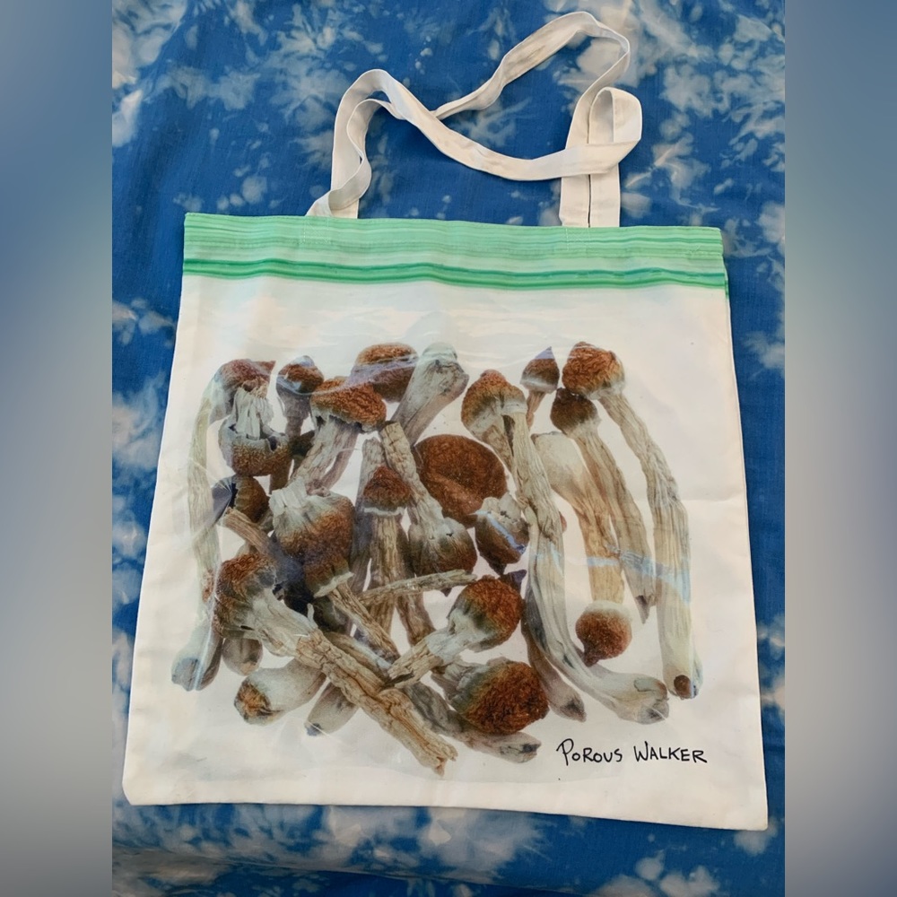 Porous Walker ziploc of shrooms large tote